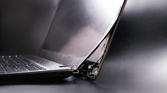 Puknuta šarka na laptopu